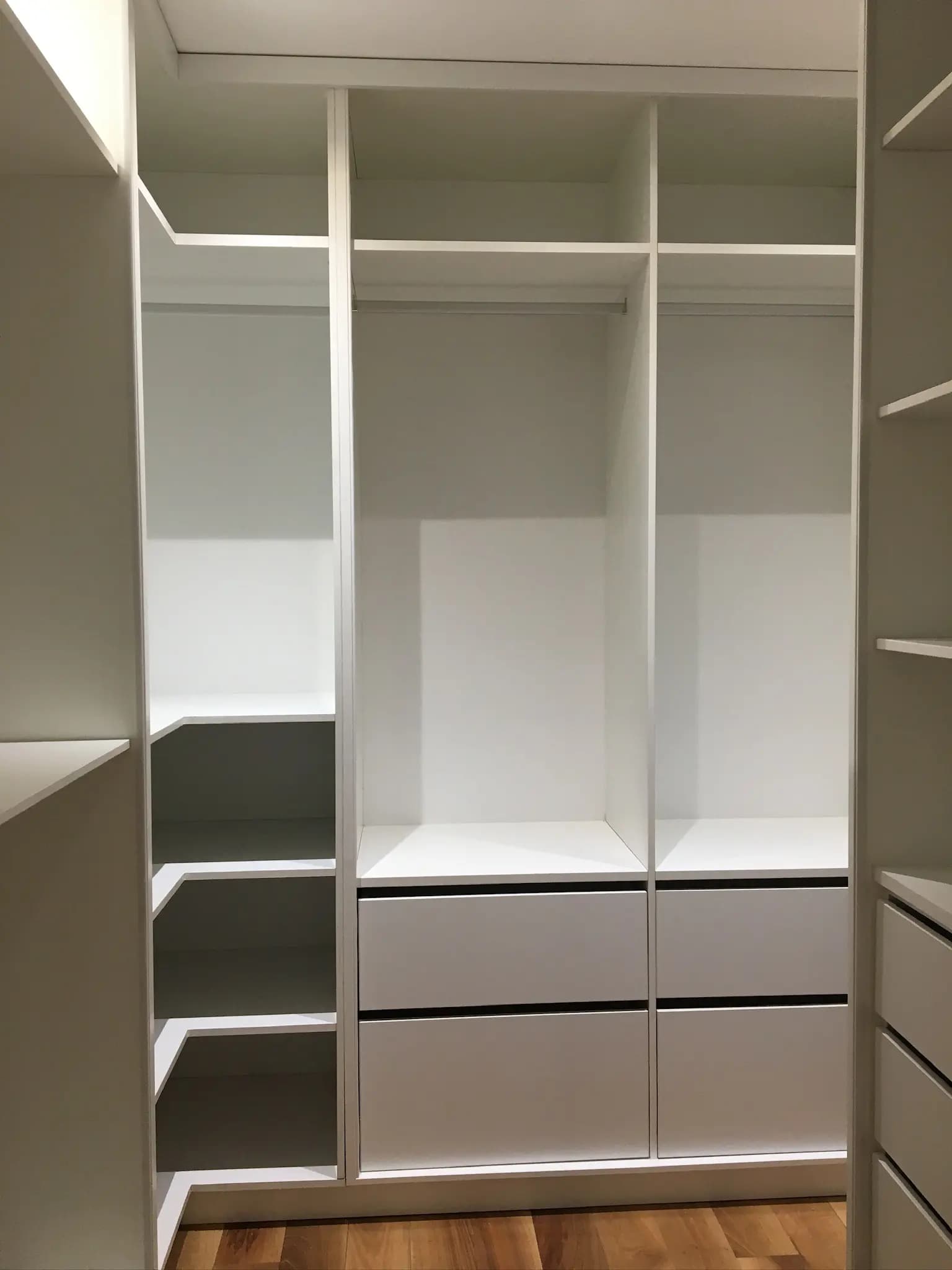 Walk-In Garderober Sky